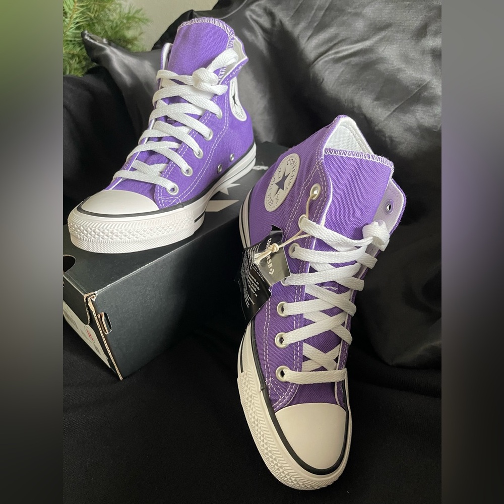 NEW Converse Chuck Taylor All Star Hi Sneaker - Electric Purple Men’s 5